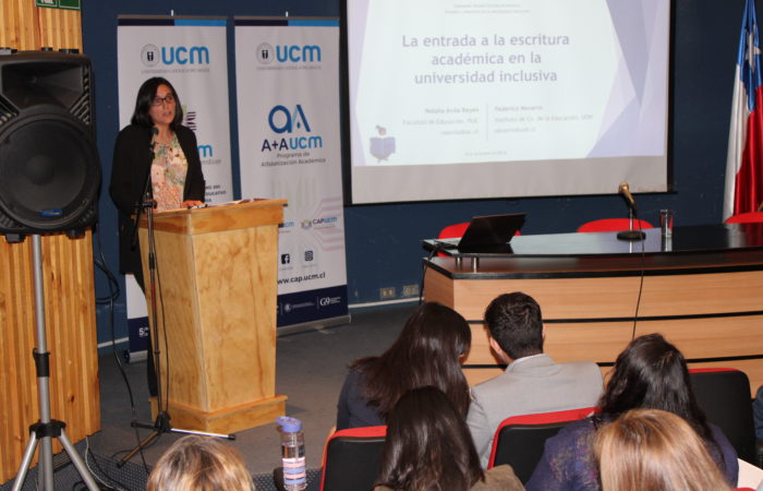 EXPERTOS COMPARTEN EXPERIENCIAS DEL ROL DE LA LECTURA Y ESCRITURA EN EL CONTEXTO UNIVERSITARIO