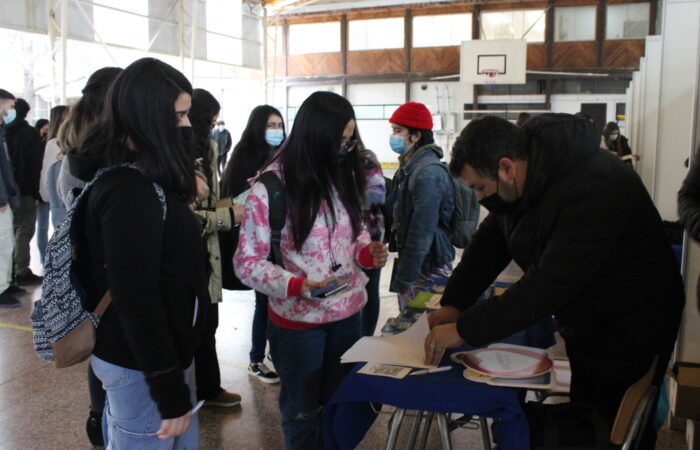 GRAN INTERÉS DE LOS ESTUDIANTES POR PARTICIPAR DE FERIA INFORMATIVA DE LA UCM